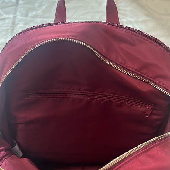 Dark red backpack with gold zippers - Picture 5 of 10